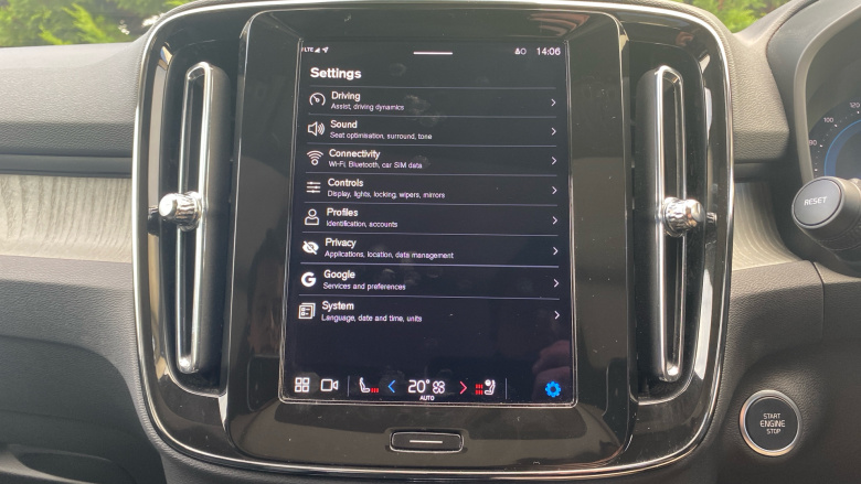 Volvo XC40 2.0 B3P Ultra Dark 5dr Auto Petrol Estate